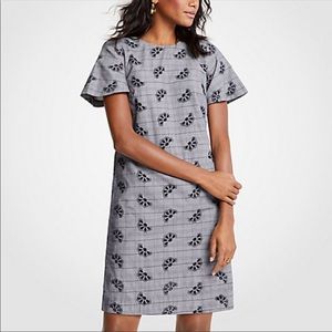 Ann Taylor Eyelet Plaid Flare Sleeve Shift Dress size 4